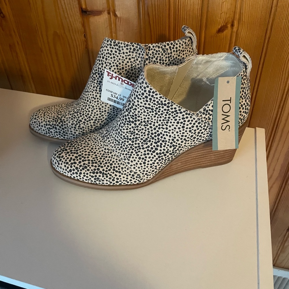 TOMS NWT Women's Ankle Booties